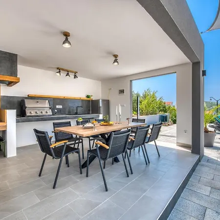 Luxury Bava-5minutes To Center