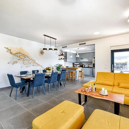 Luxury Bava-5minutes To Center Villa