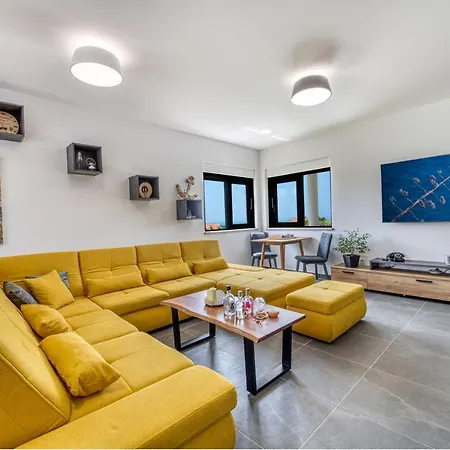 Villa Luxury Bava-5minutes To Center Zvekovica