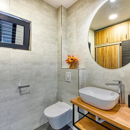 Villa Luxury Bava-5minutes To Center Zvekovica