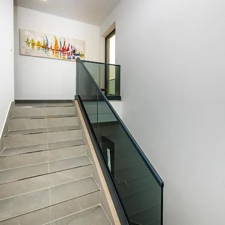 Luxury Bava-5minutes To Center Villa