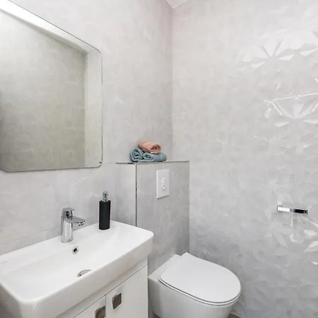 Luxury Bava-5minutes To Center *