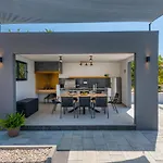 Villa Luxury Bava-5minutes To Center Zvekovica
