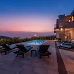 Luxury Bava-5minutes To Center Villa Zvekovica