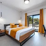 Luxury Bava-5minutes To Center Villa