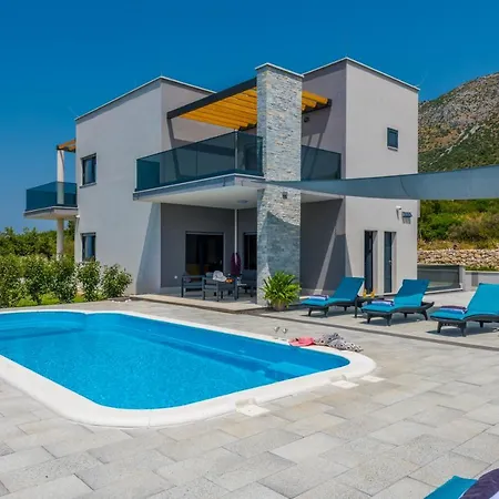 Vila Luxury Bava-5minutes To Center Zvekovica
